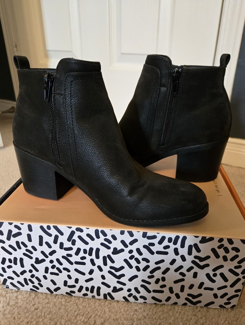 DLG Mellie Black Faux Suede Ankle Boots Block Heel Side Zip Size 8.5